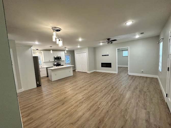 Alcove Rooms's room