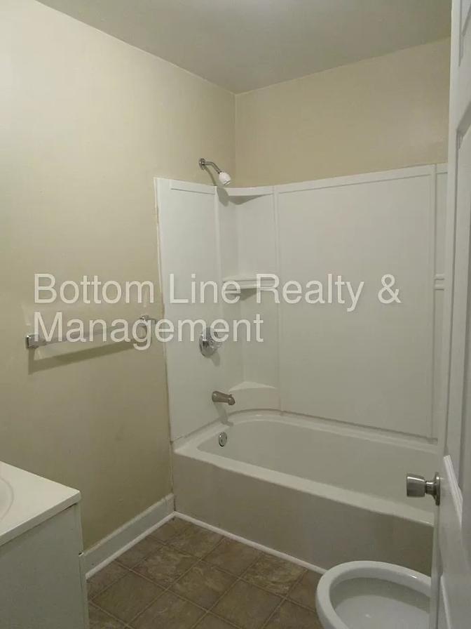 Alcove Rooms's room