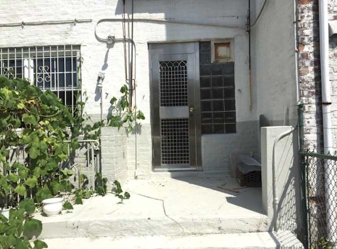 Room for rent in Jamaica NY's room
