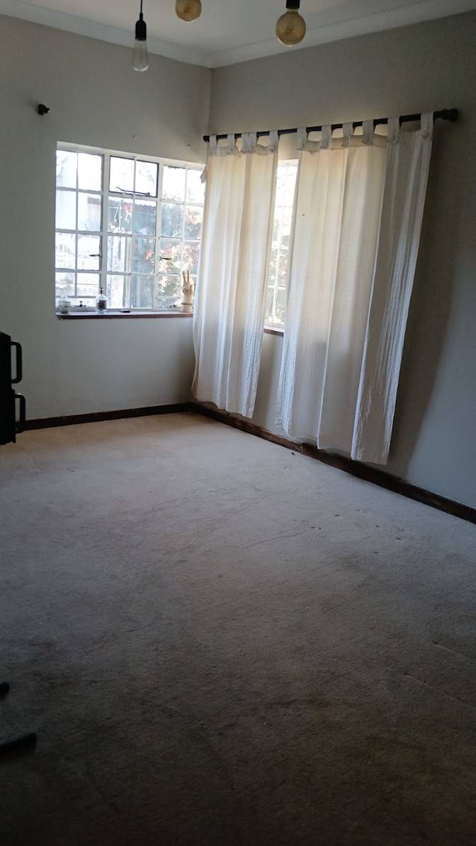 Miya Momberg's room