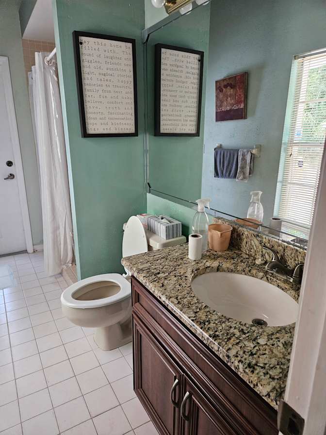 VANITA HALL's room