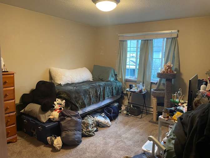 Alyssa M's room