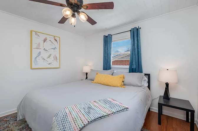 Alcove Rooms's room