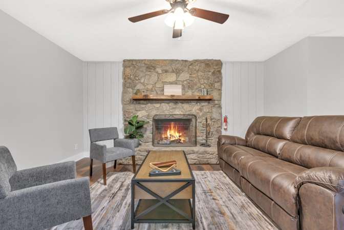 lifedoorrentals's room