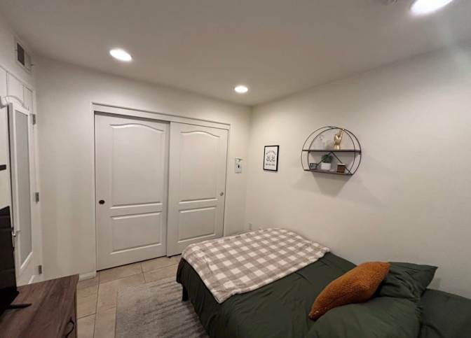 Allie Antonucci's room
