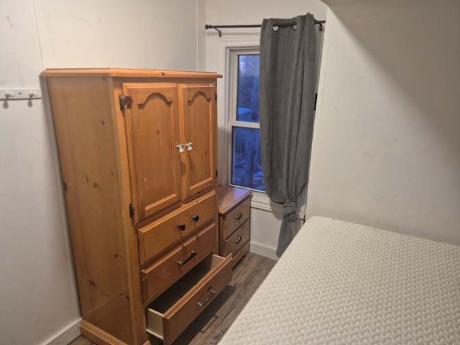 Dee's room