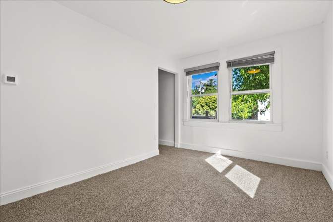 Alcove Rooms's room