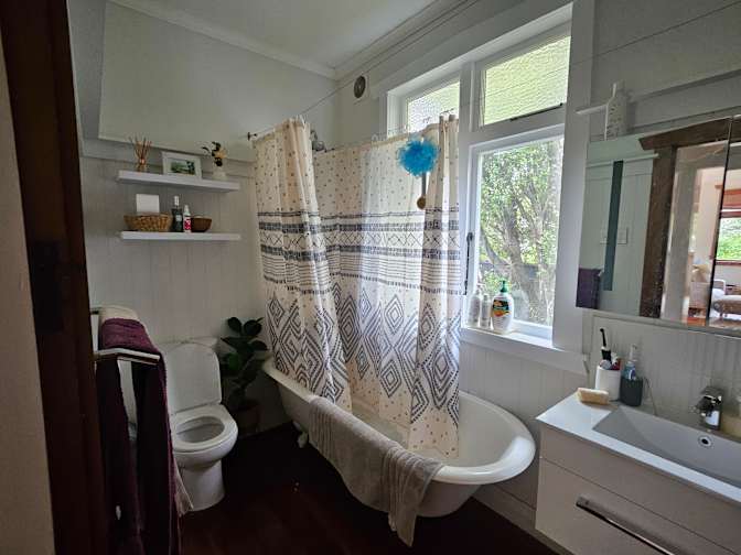 Fernlea Ave's room