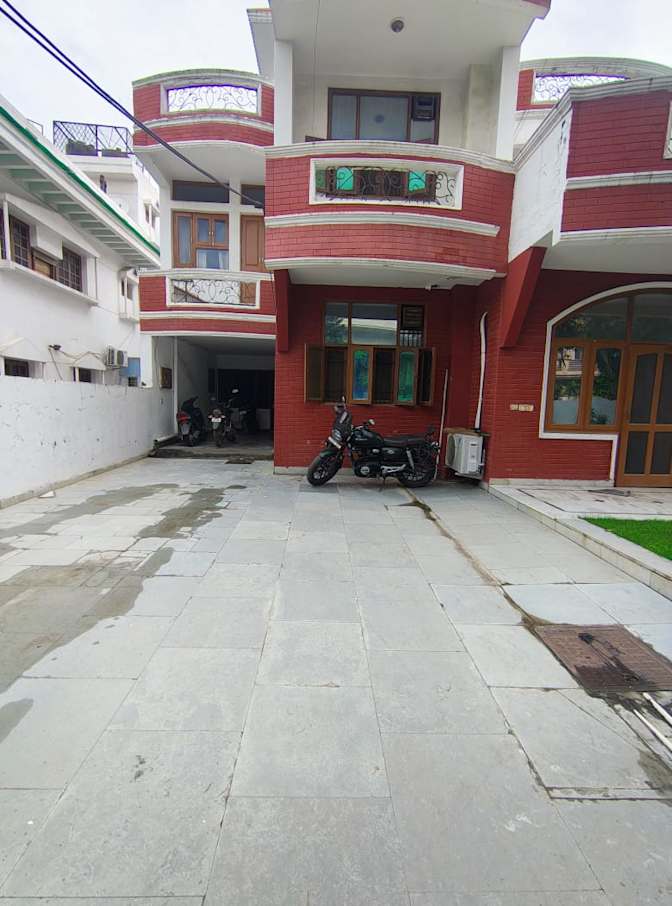 Hitendra's room
