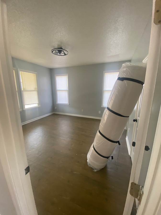 Alcove Rooms's room