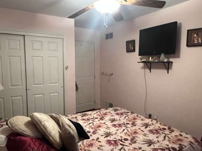 Winston's Rentals's room