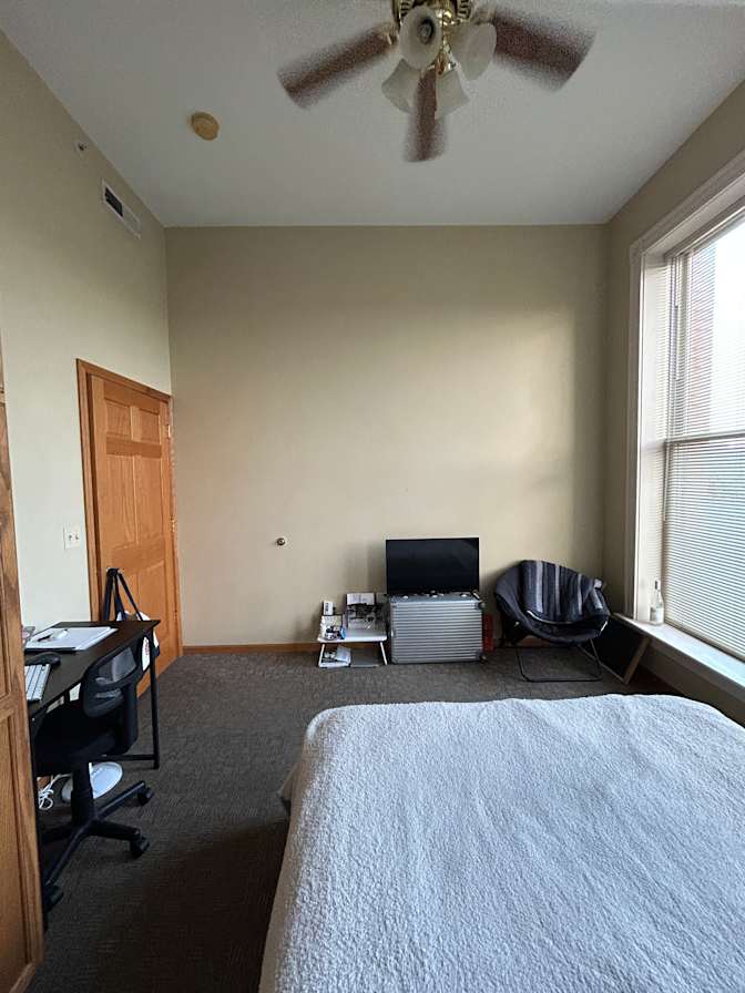 Iz Salvia's room
