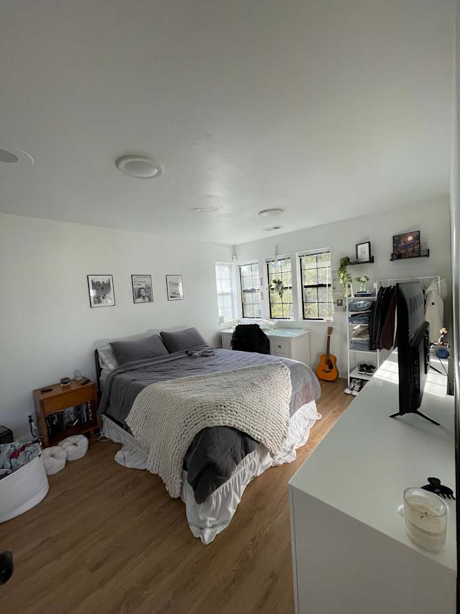 Izi's room