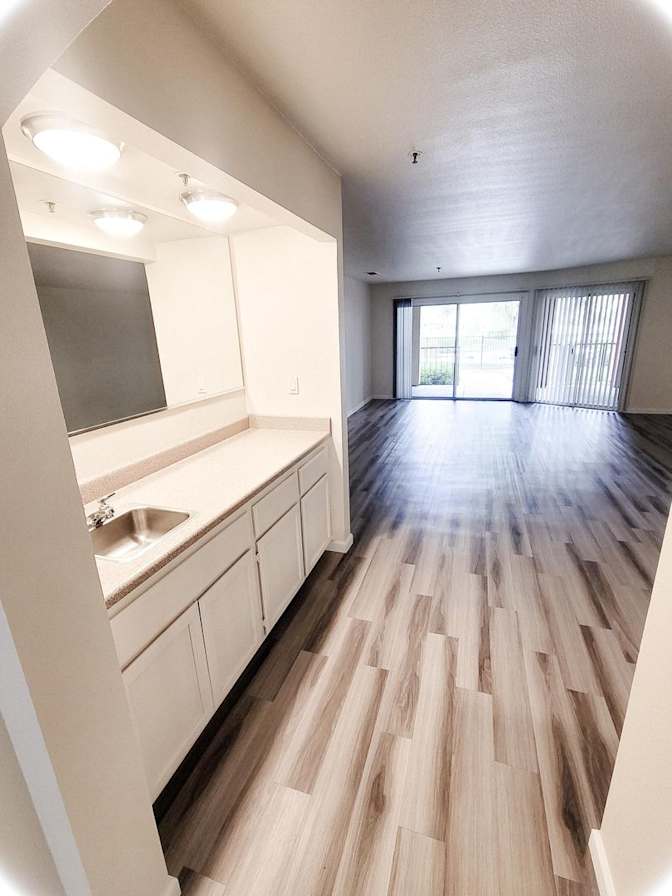 Lakeshore Apartments's room