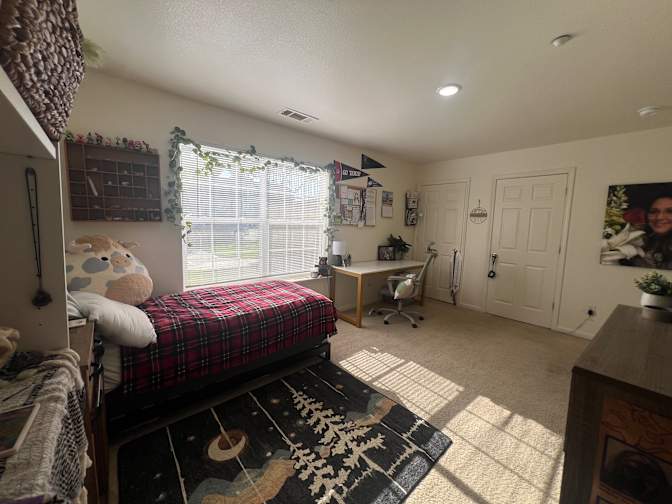 Izabella's room
