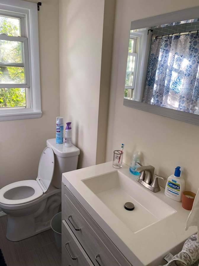 Mercedes's room