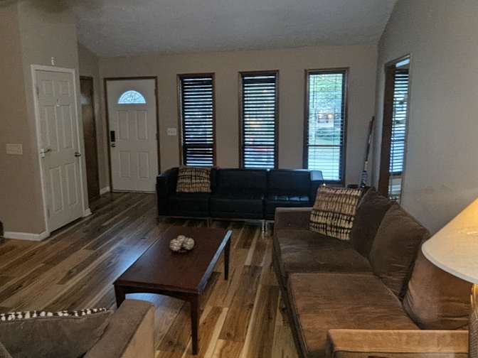 Apple House Living's room