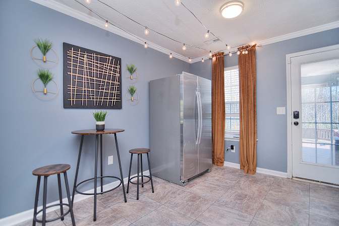 lifedoorrentals's room