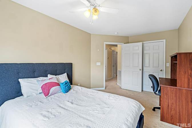 Alcove Rooms's room