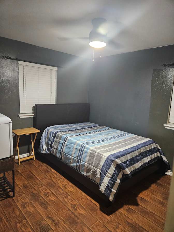 Carlos's room