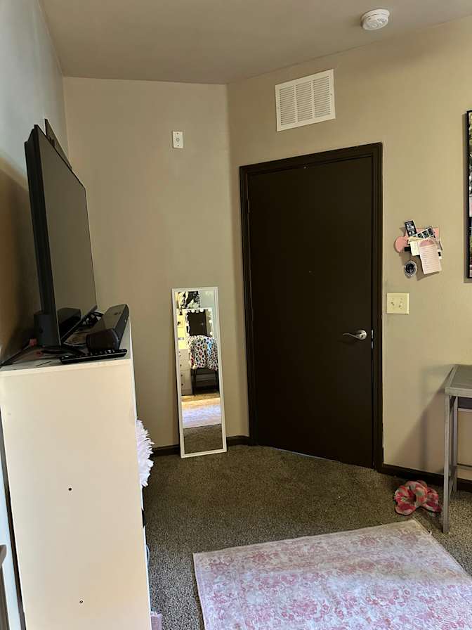 Aaliyah Olvera's room