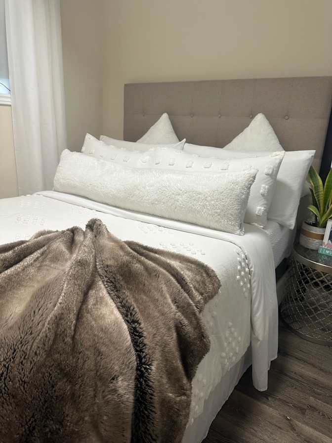 Jules's room