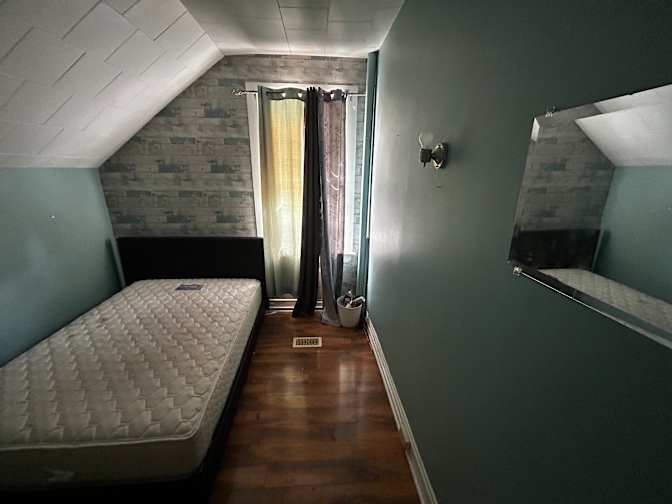 Dawn Snow's room