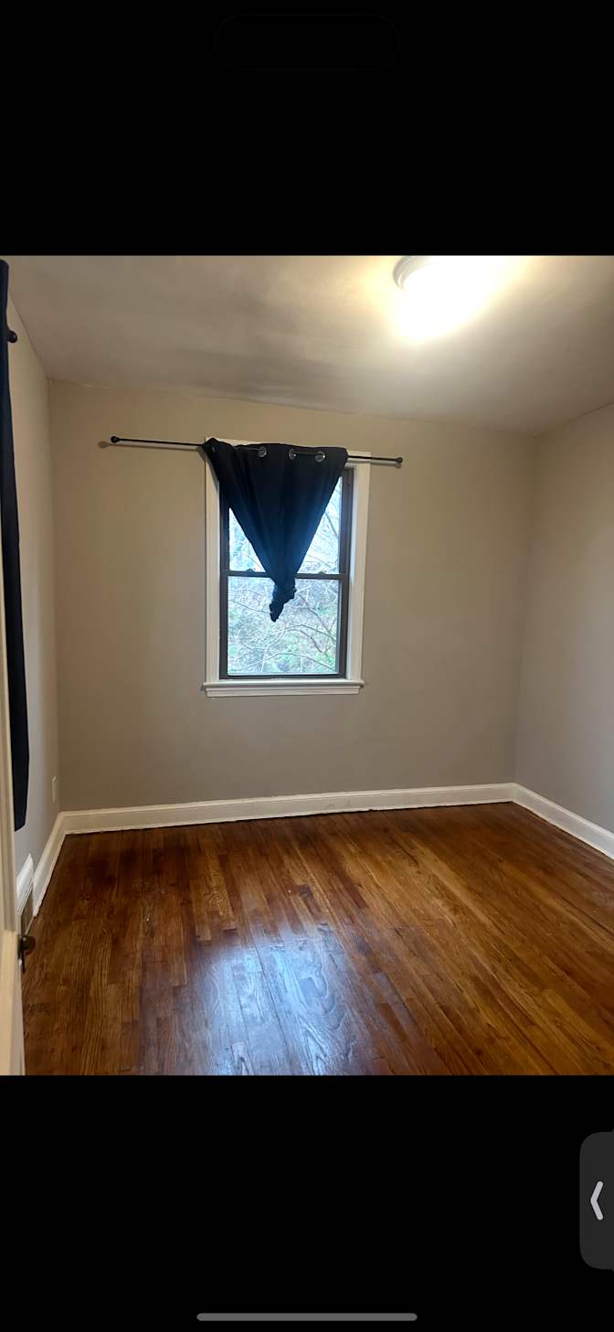 Leslie's room