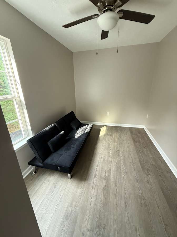 Tee's room