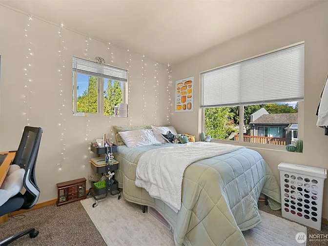 Cait Hawkins's room