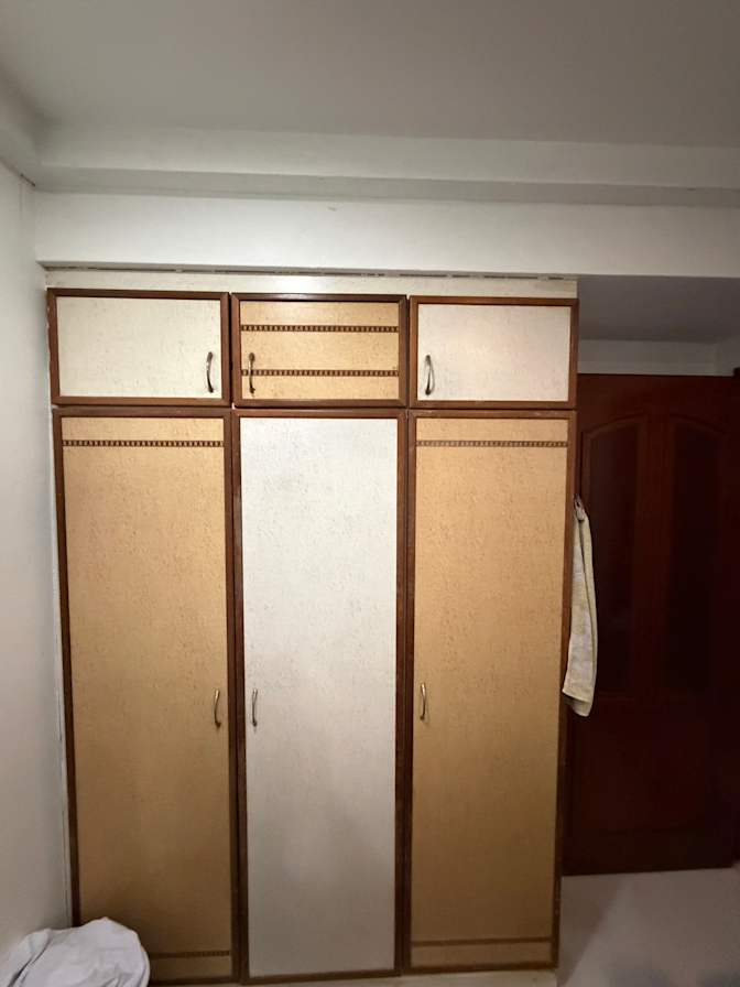satish sugumar's room