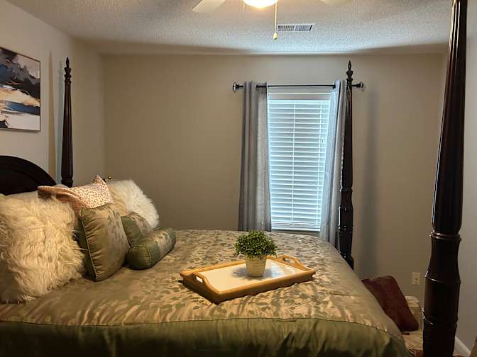 Shonnatha Peters's room