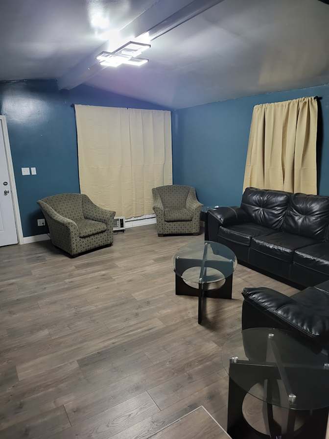 LESLIE's room