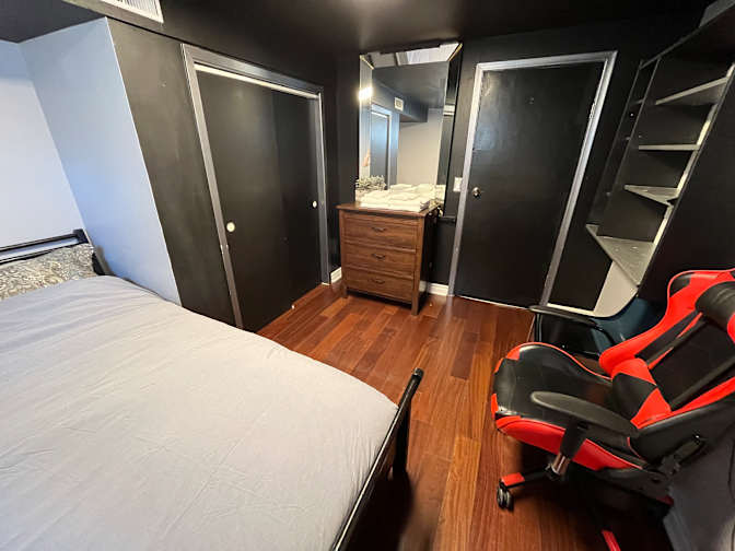 Dee's room