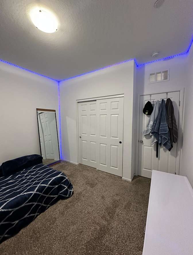 Carlos's room
