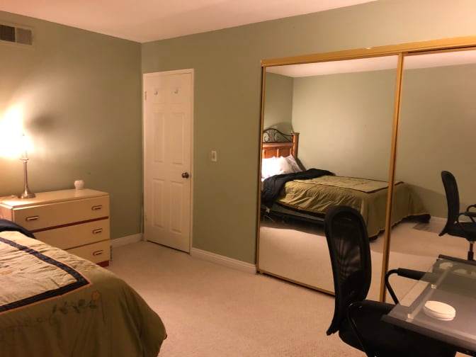 Dee's room