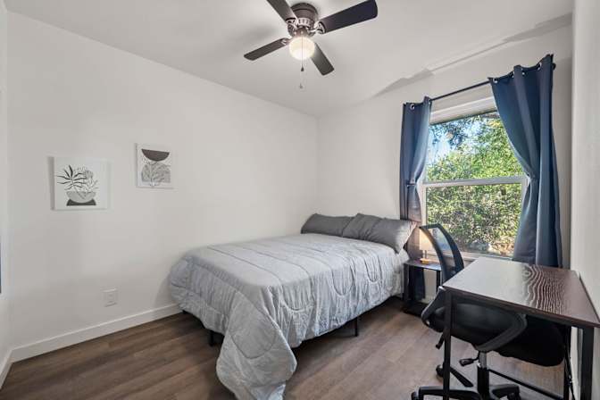 Magali A.'s room