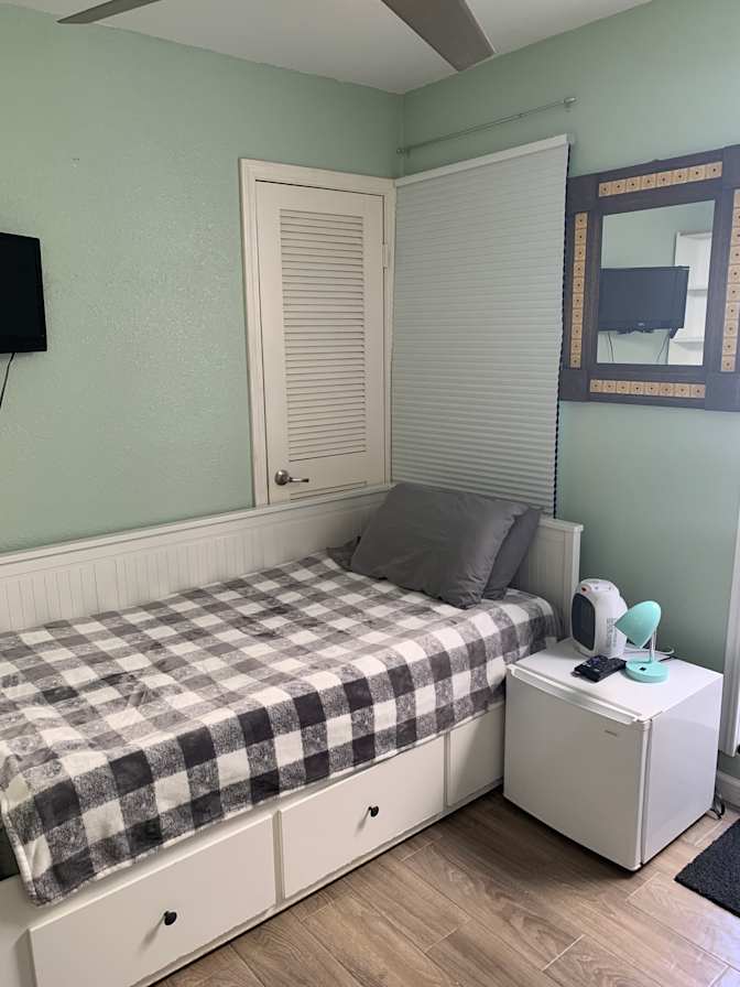Travis Bloomfield's room