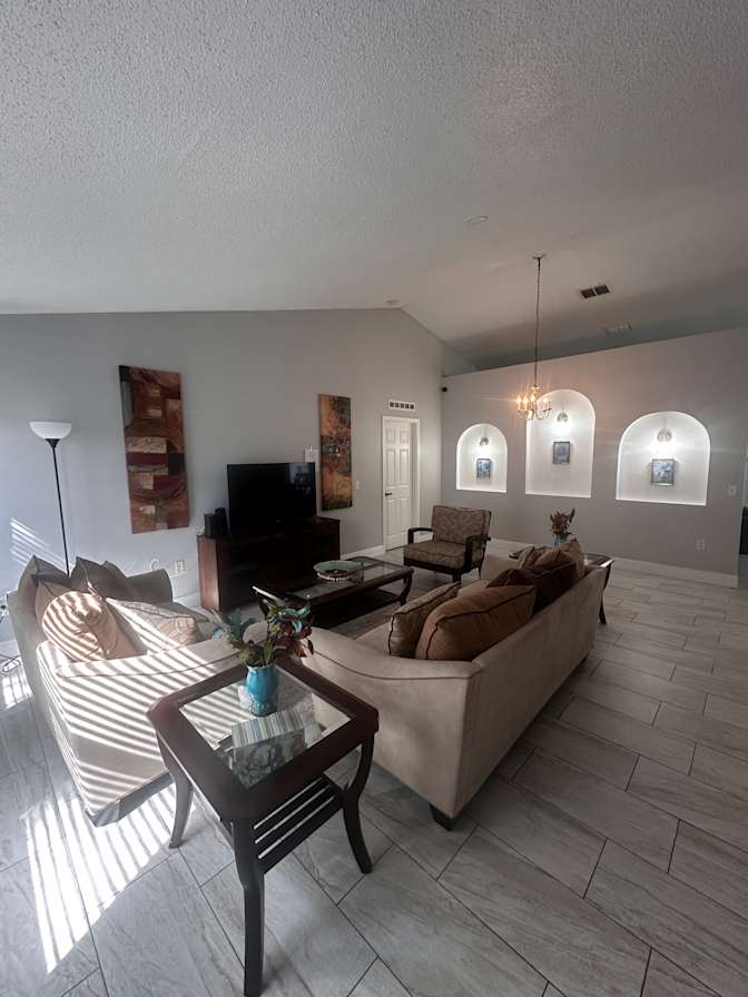 Glass Connect Housing Solutions's room
