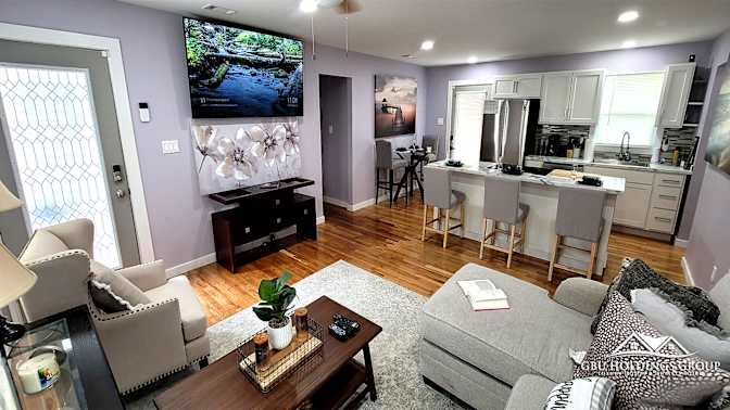 GBU Holdings Group's room