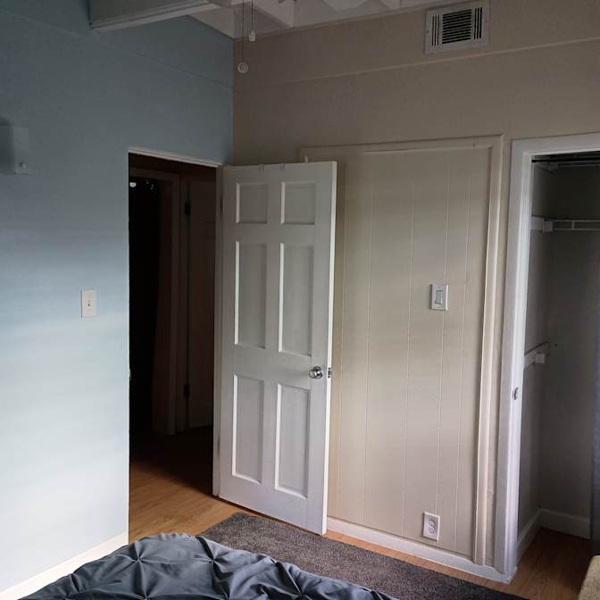 Leslie's room