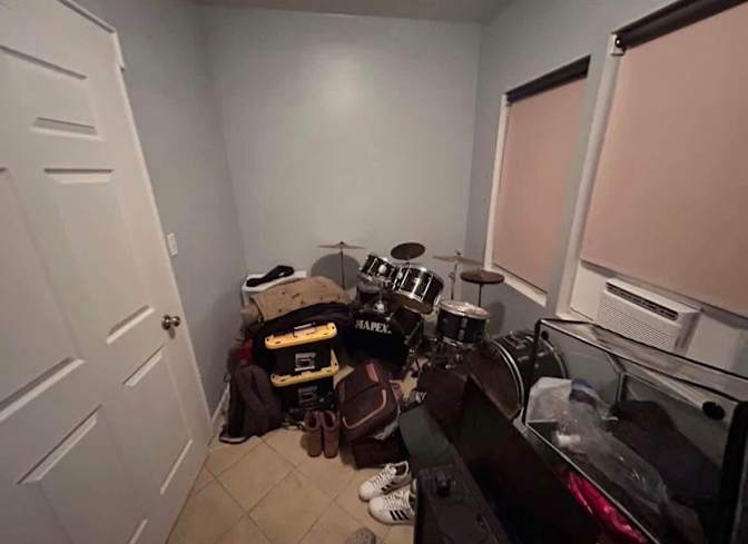 Eliezer's room