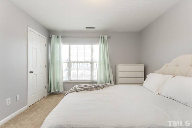 Alcove Rooms's room