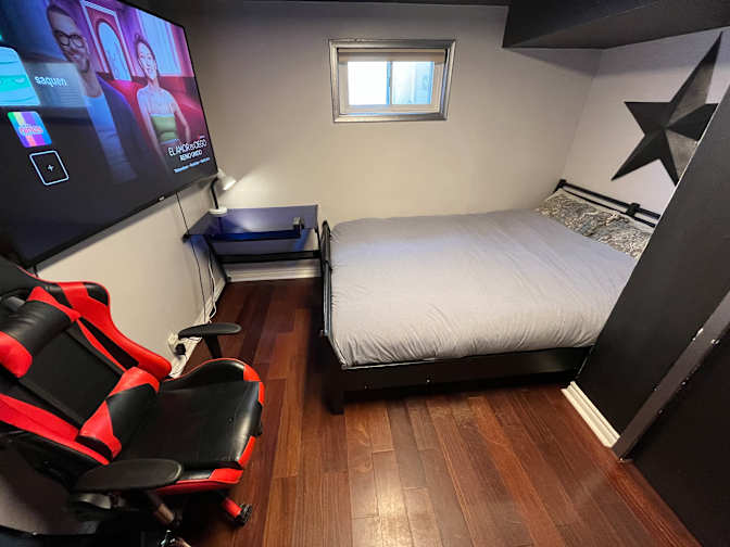 Dee's room