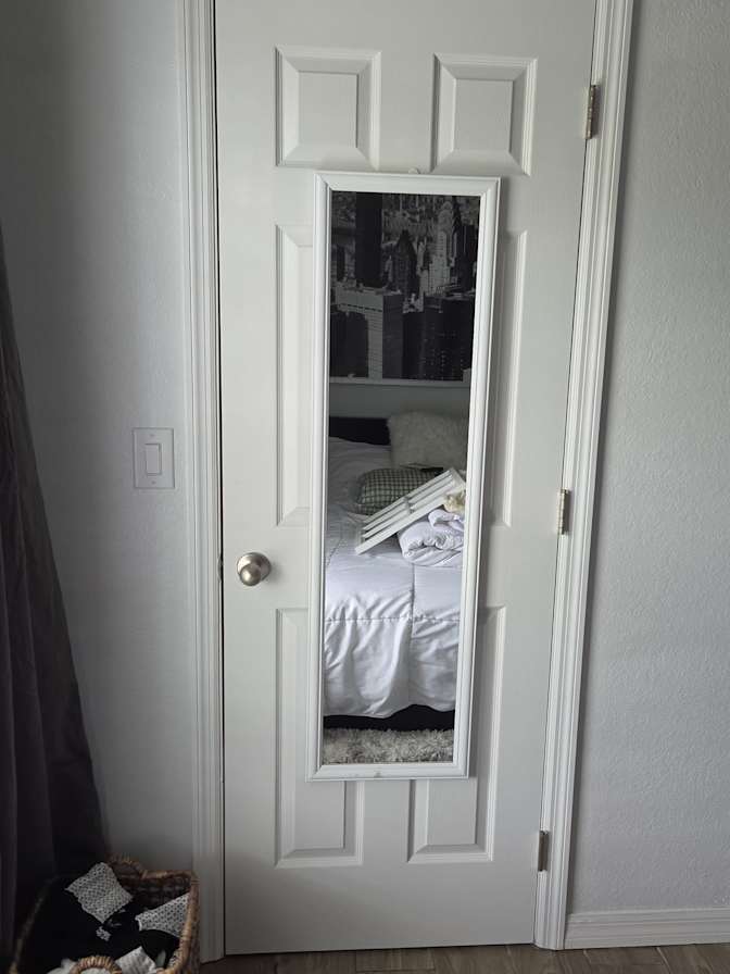 carlos andres's room