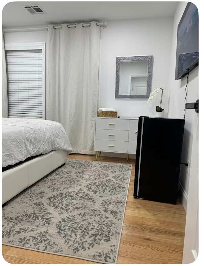 JORGE's room