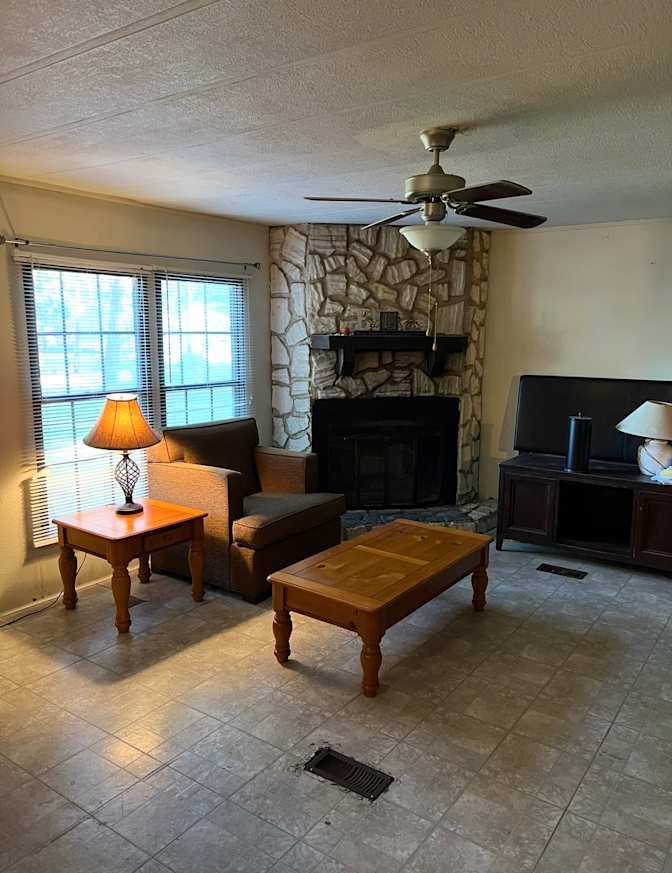 Mirna Ortega's room