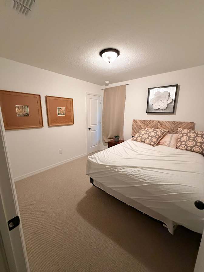 Itzel Gomez's room