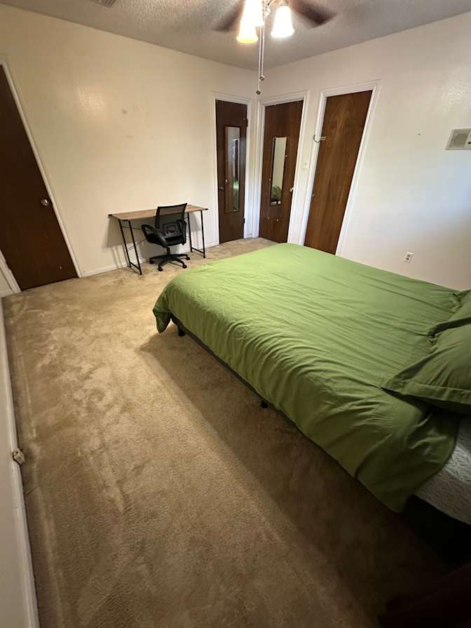 Lambert Guo's room