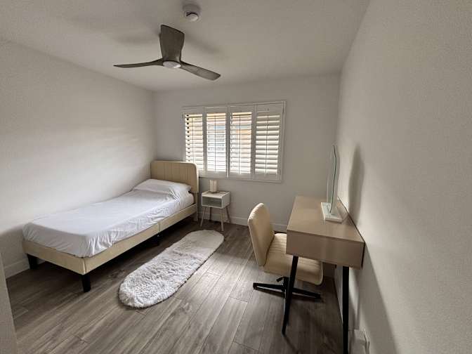 Roz N's room